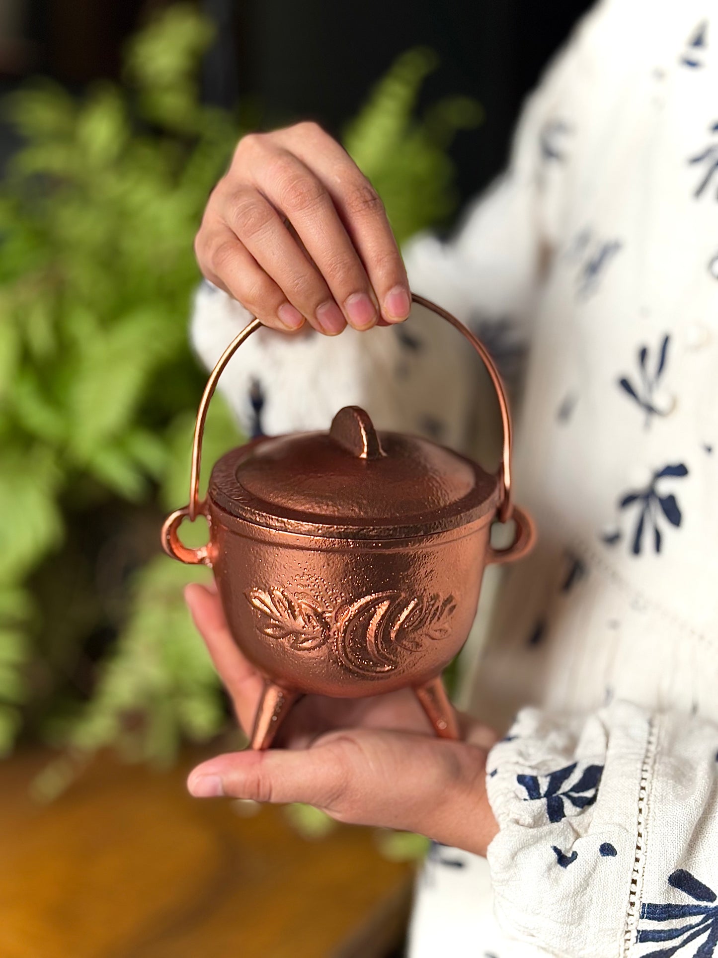 Copper-Toned Iron Cauldron – Functional & Decorative Altarware