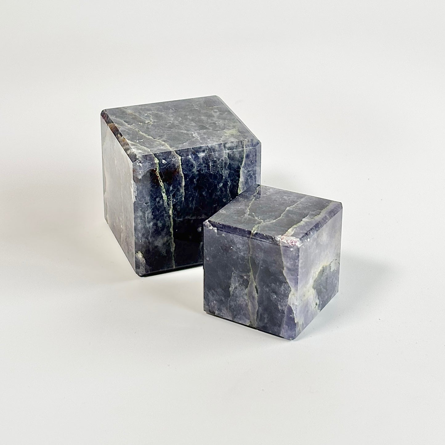 Iolite Cube - Intuition & Clarity