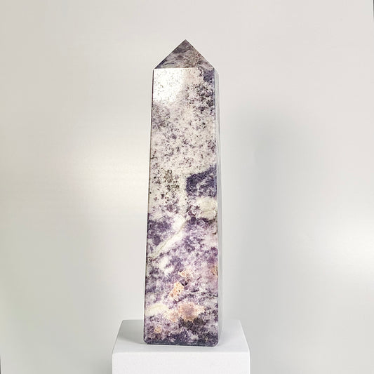 Lepidolite Four-Facet Tower – 1654 g - Calm the Mind • Support Emotional Healing
