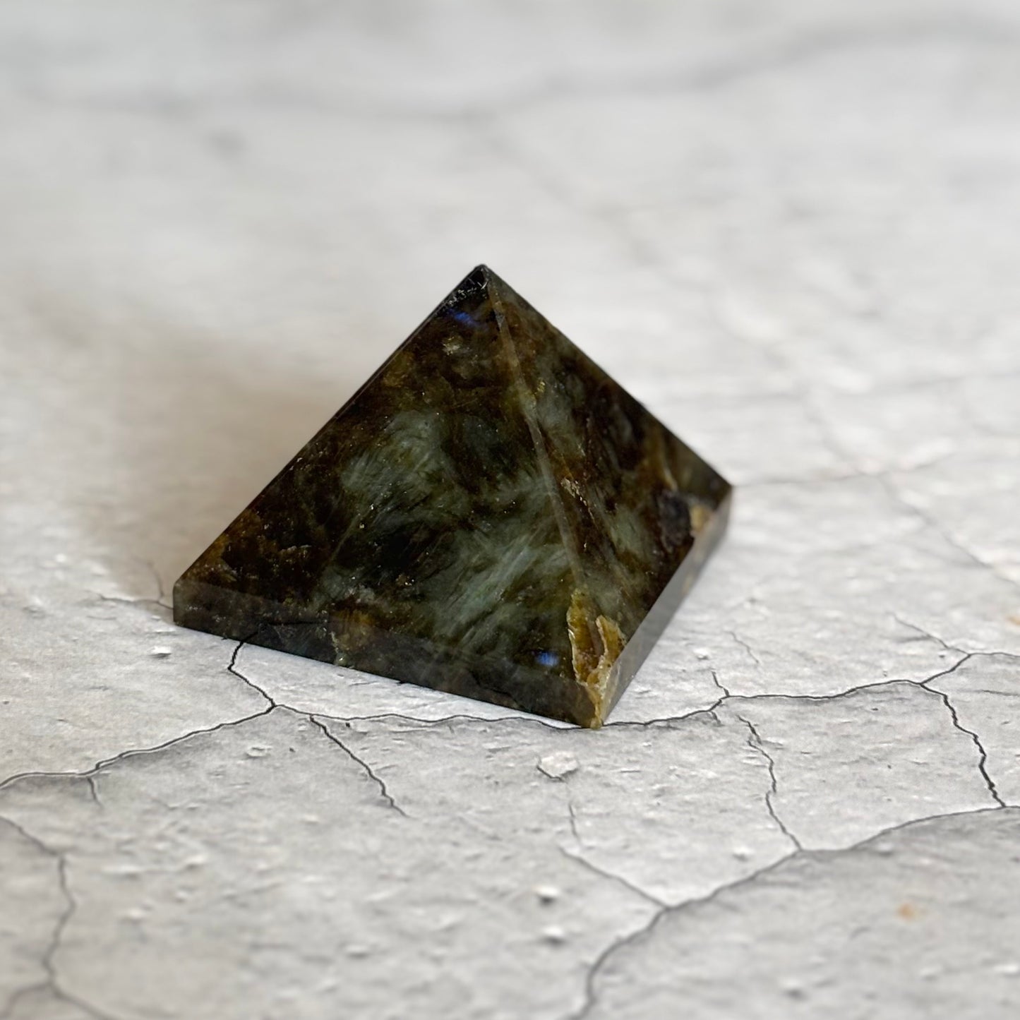 Labradorite Pyramid – Transformation & Intuition