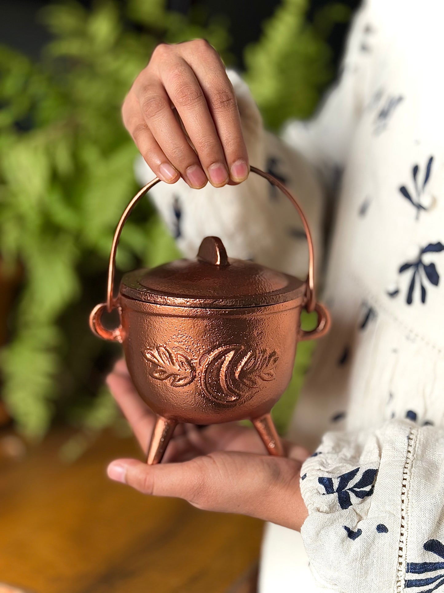 Copper-Toned Iron Cauldron – Functional & Decorative Altarware