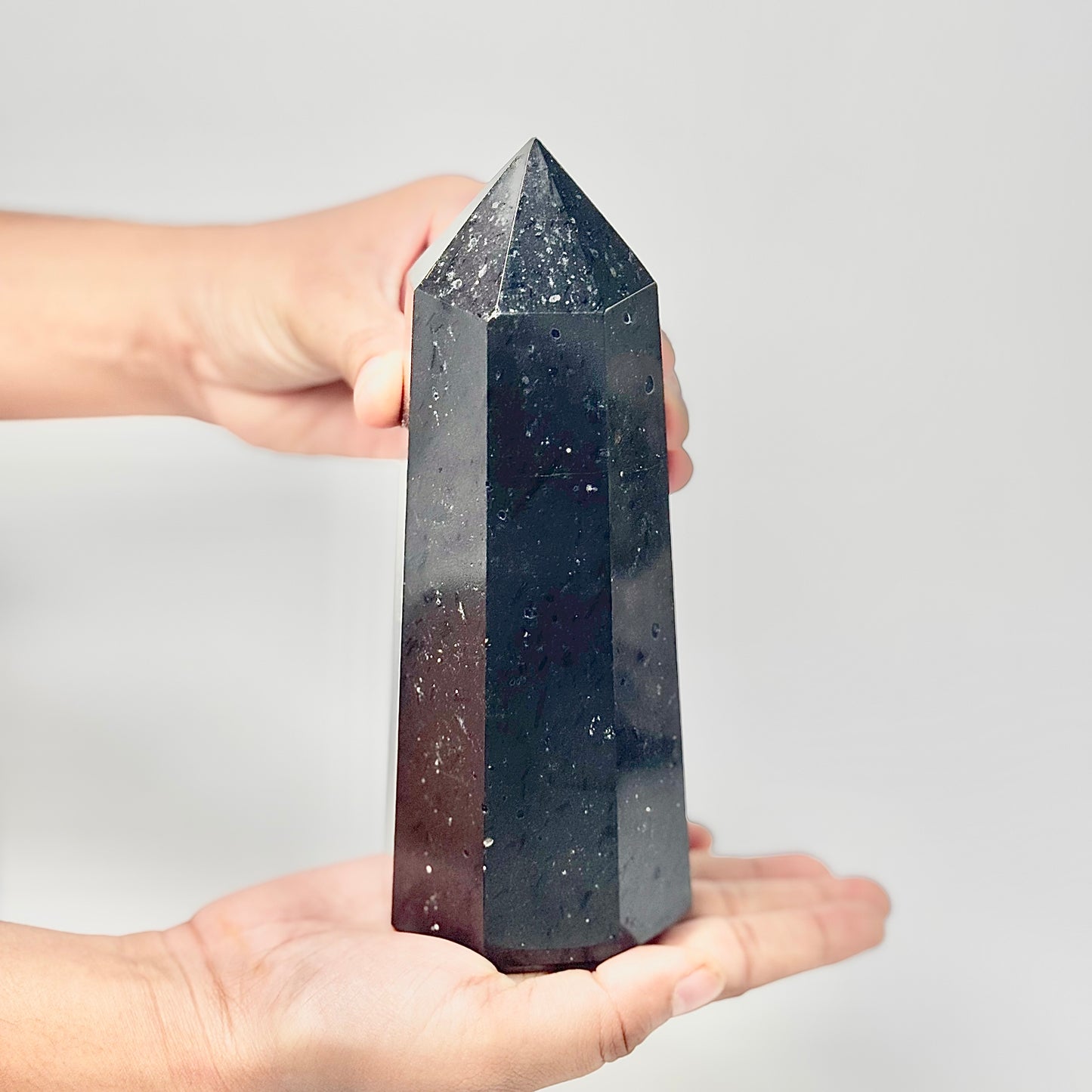 Eight Facet Black Tourmaline Tower – 1 kg - Bold Presence & Timeless Design