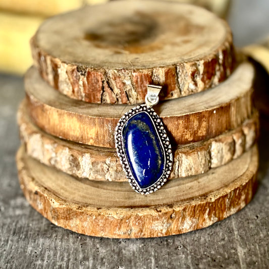Lapis Lazuli Pendant – Wisdom & Self-Expression