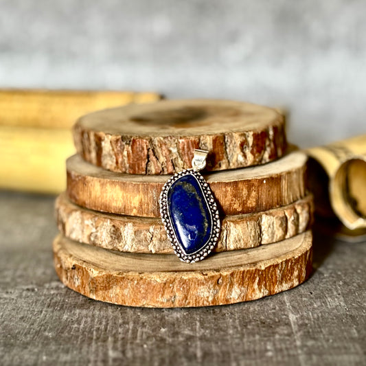 Lapis Lazuli Pendant – Wisdom & Self-Expression
