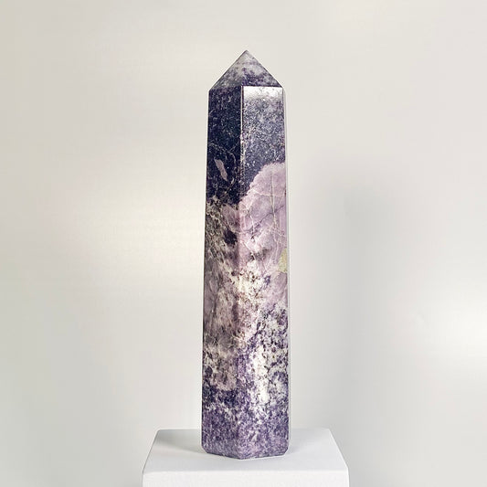 Lepidolite Six-Facet Tower – 912 g - Calm the Mind • Support Emotional Healing