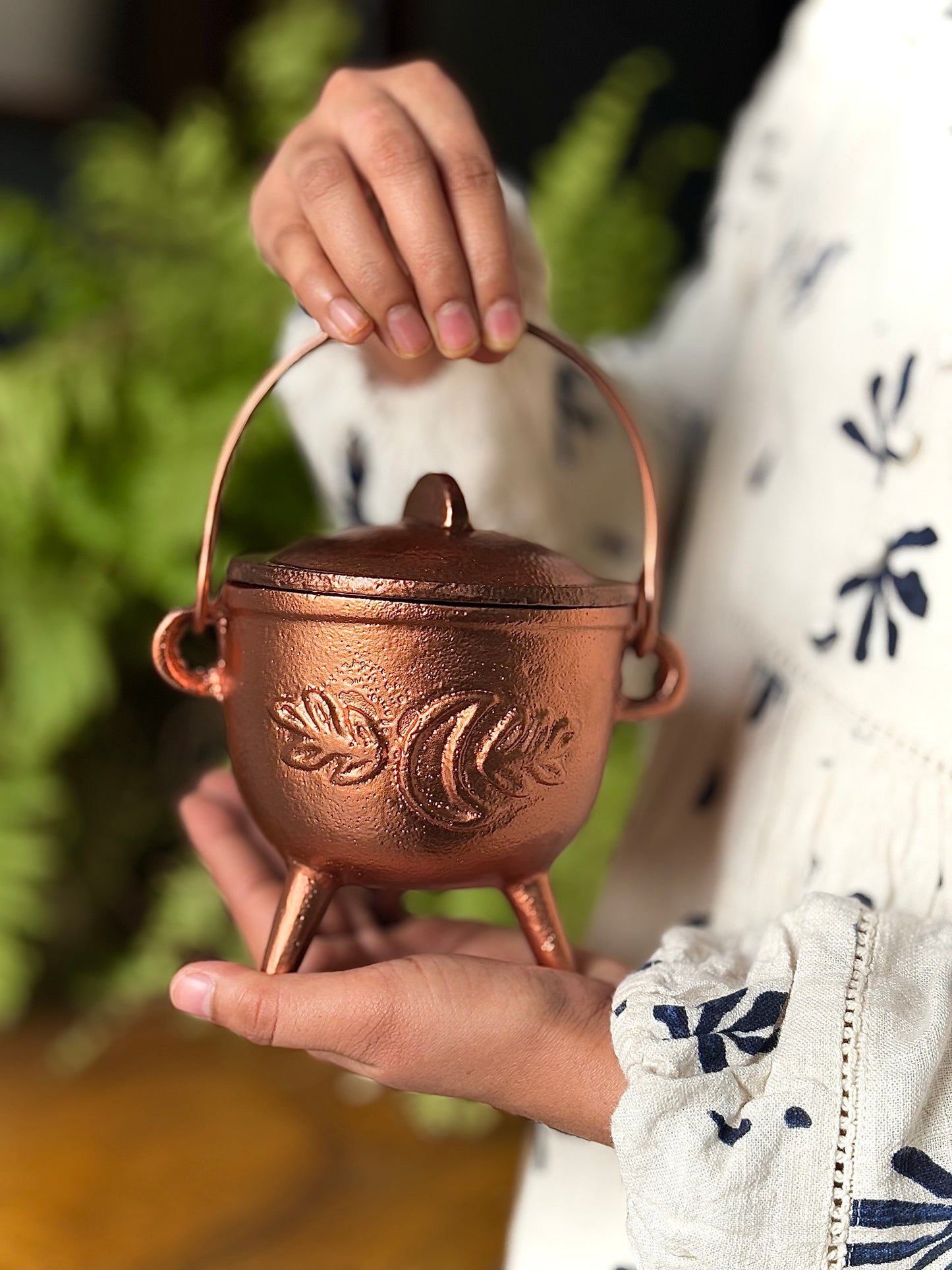 Copper-Toned Iron Cauldron – Functional & Decorative Altarware