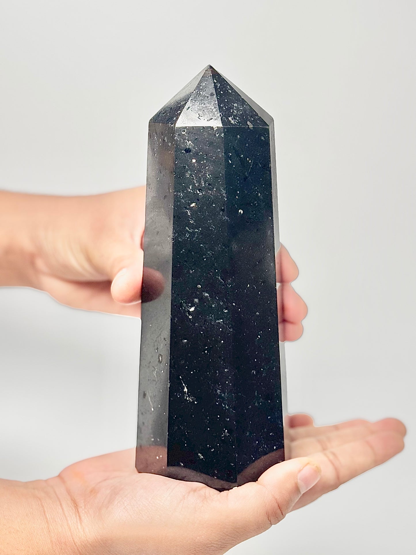 Eight Facet Black Tourmaline Tower – 1 kg - Bold Presence & Timeless Design