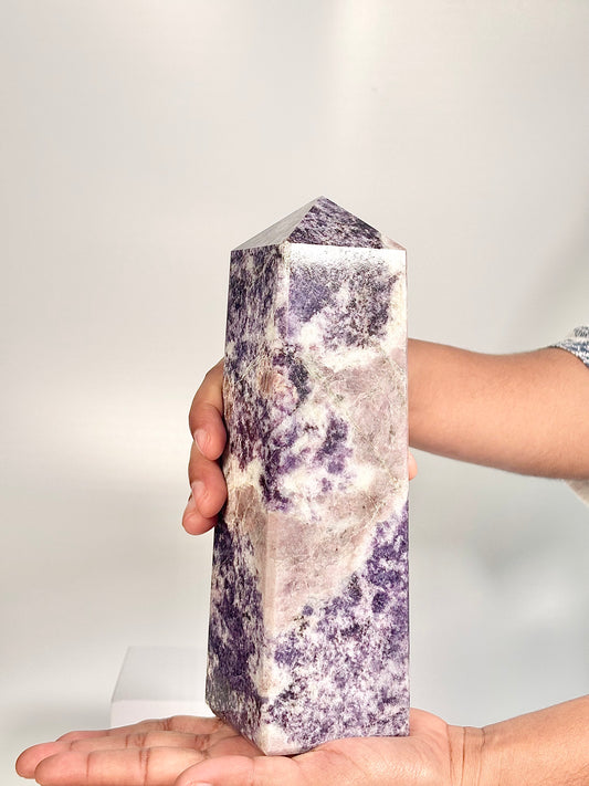 Lepidolite Four-Facet Tower – 1520g - Calm the Mind • Support Emotional Healing