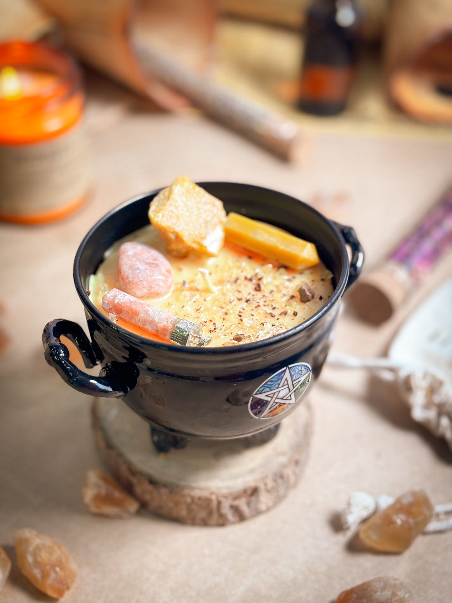 Confidence Crystal Treasure Cauldron Soy Candle - 190 g