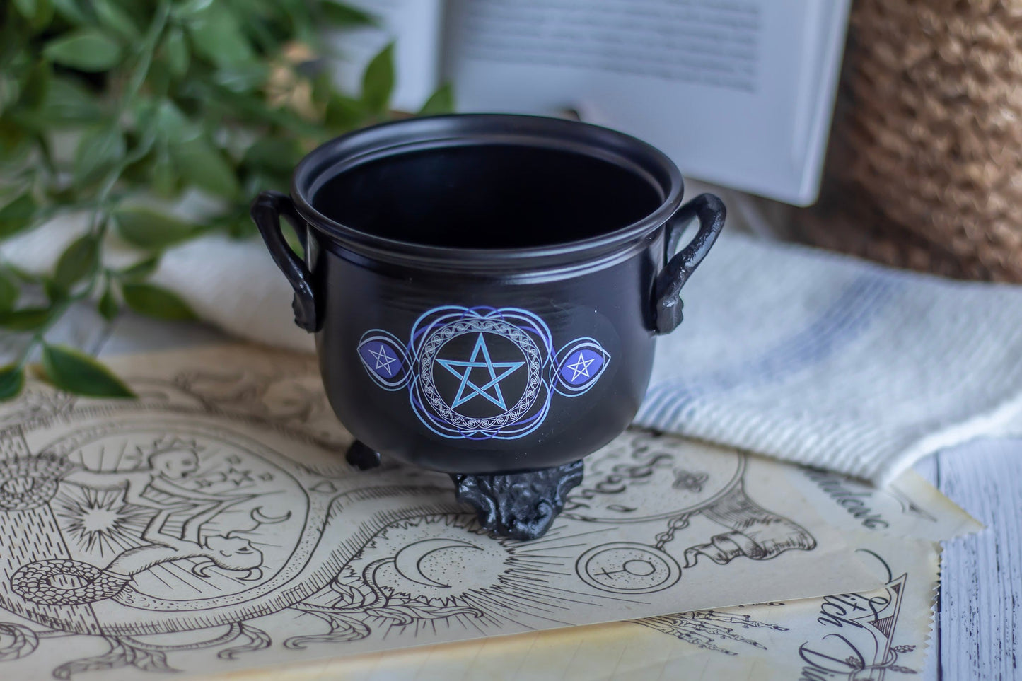 Pentacle Print Cauldron Crystal & Stones