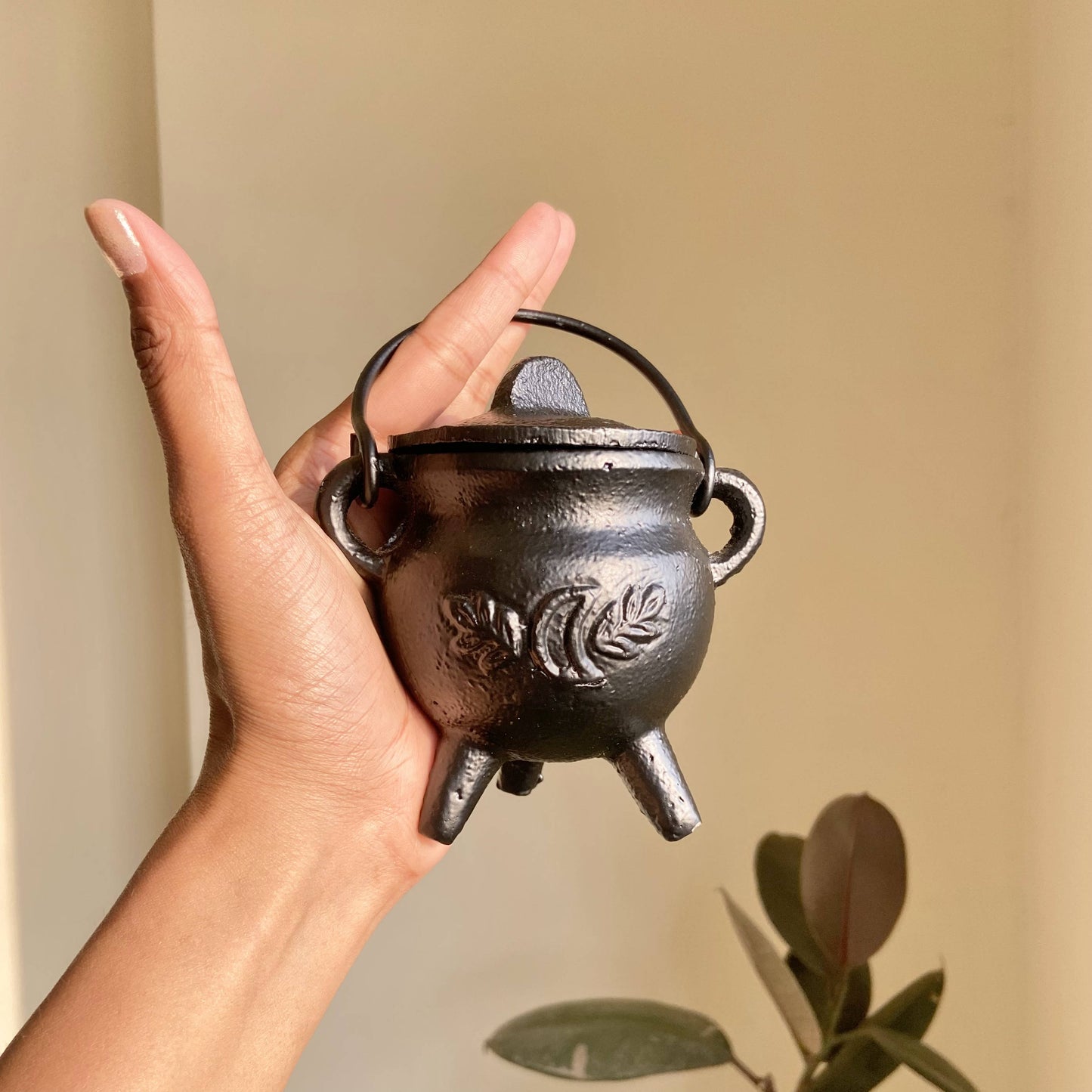 Leaf Carved Mini Cauldron With Lid Altarware | Altar