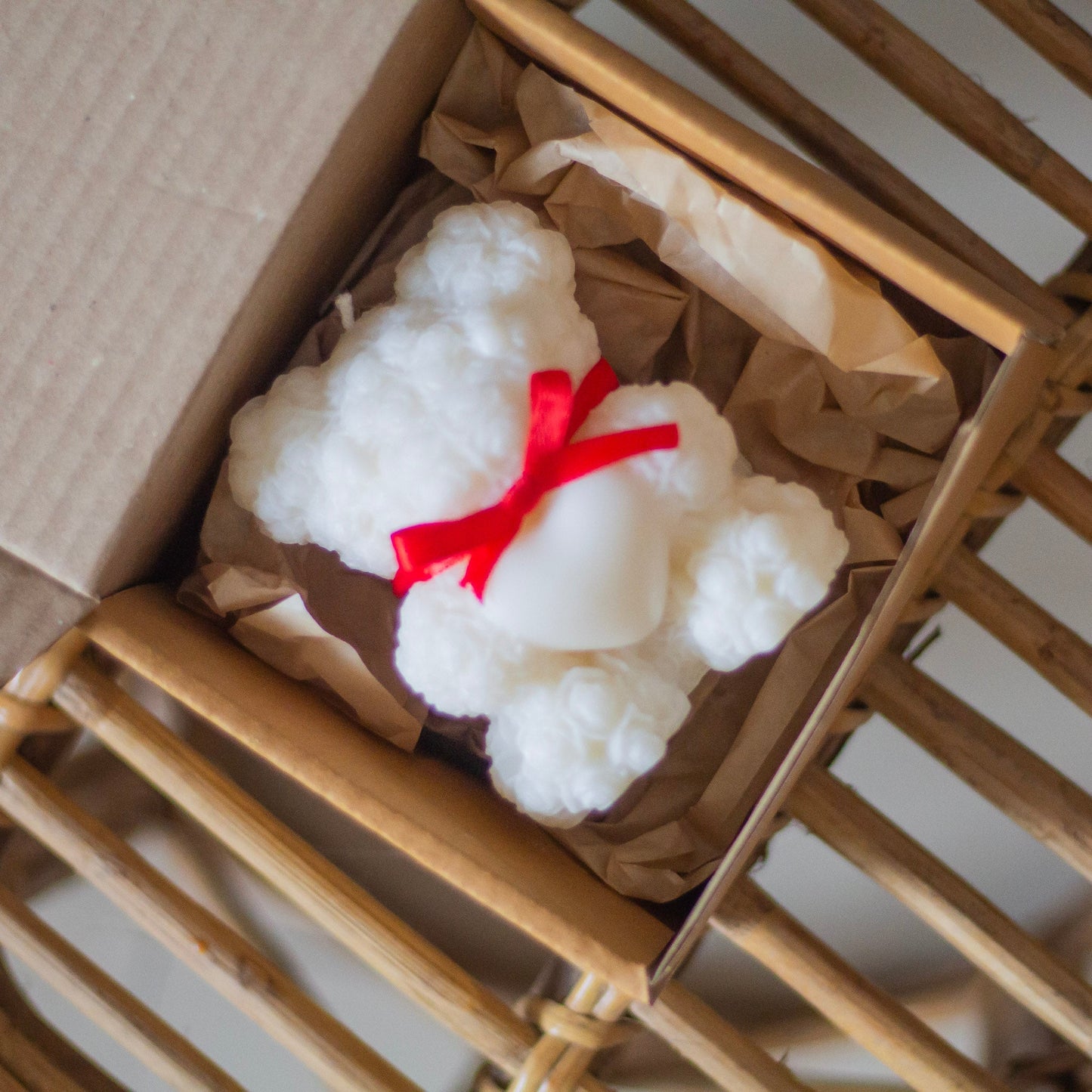 Little peony carved Teddy Soy Candle