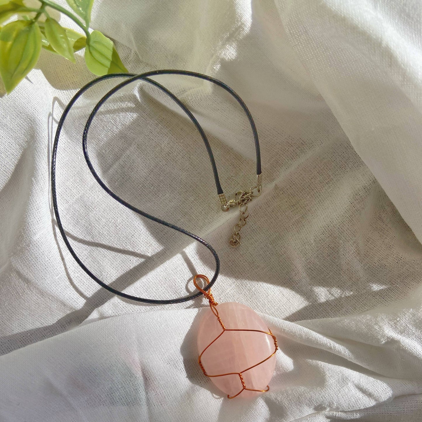 Rosequartz Palm Pendant With Cord Crystal & Stones