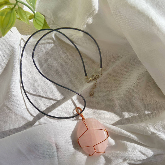 Rosequartz Palm Pendant With Cord Crystal & Stones