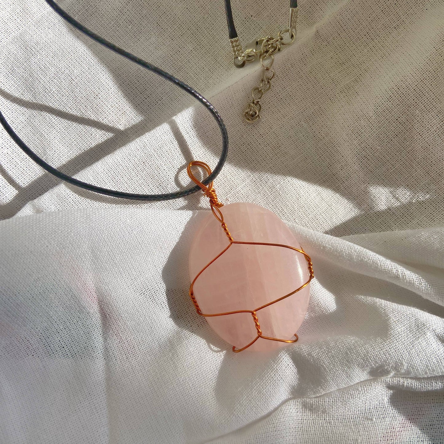 Rosequartz Palm Pendant With Cord Crystal & Stones