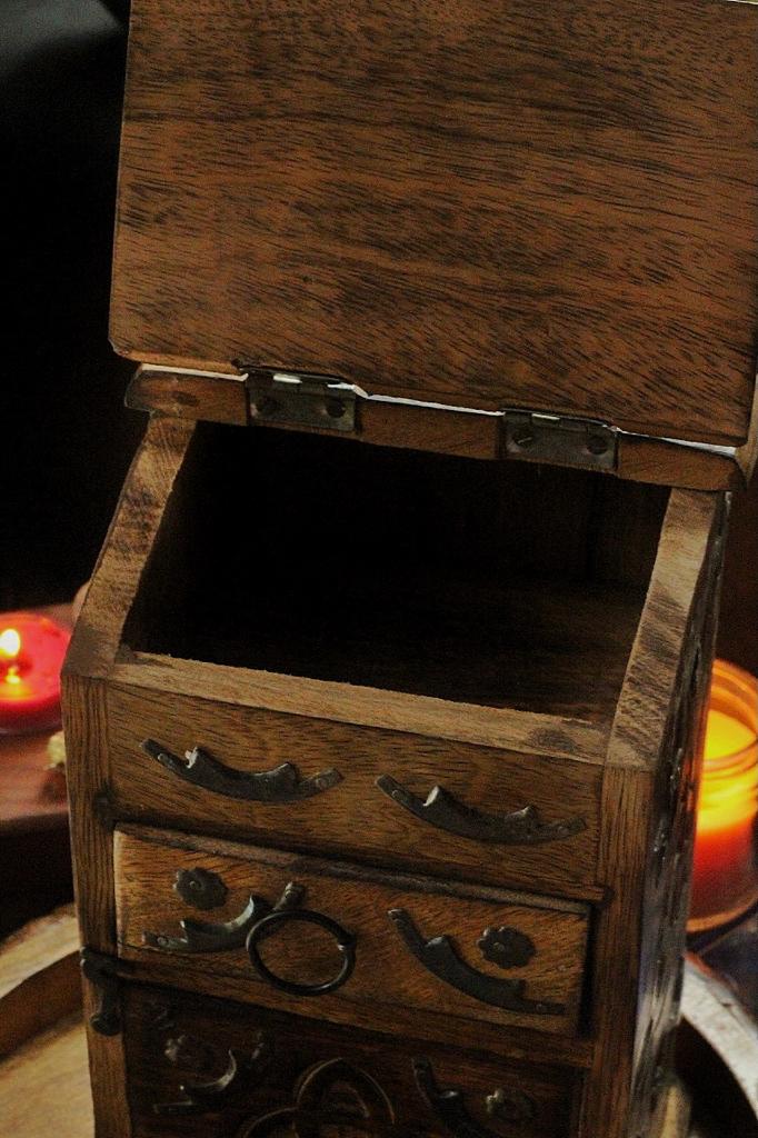 Hand Crafted Triquetra / Trinity Knot Herb Chest Altar Box Wiccan Altarware |