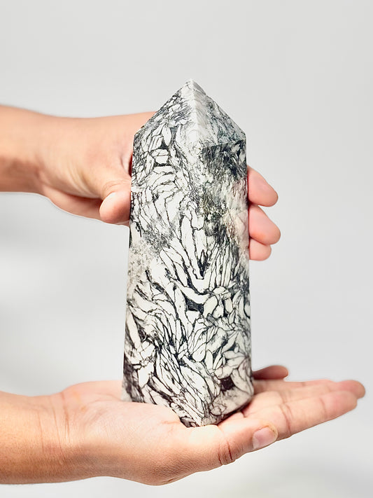 Four-Facet Pinolite Tower 813g – Rare Stone of Calm & Clarity