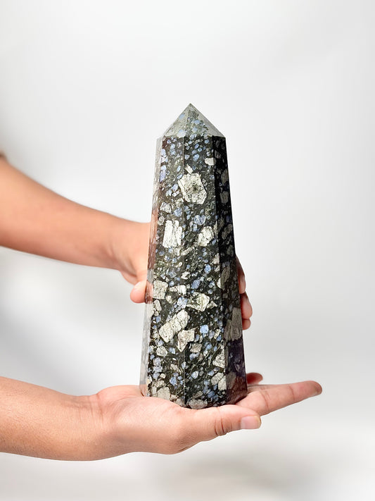 Eight Facet Snowflake Obsidian Tower –  1.2kg Striking Contrast & Balanced Presence