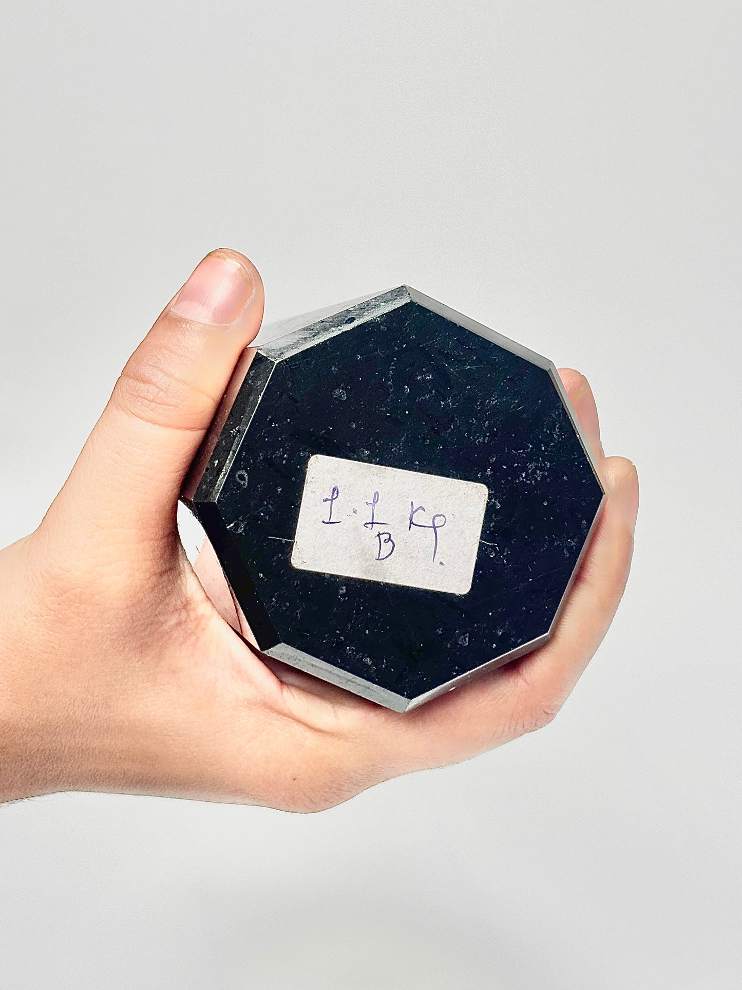 Eight Facet Black Tourmaline Tower – 1 kg - Bold Presence & Timeless Design