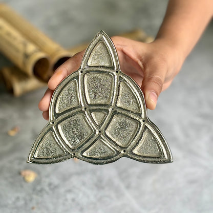 The Triquetra / Trinity Knot | Altar Tile