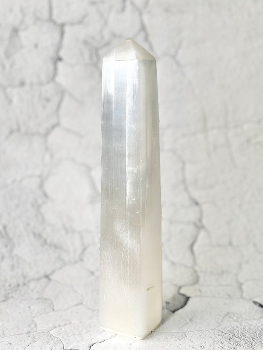 Four Facet Selenite Tower – 979g - Soft Glow & Balanced Form