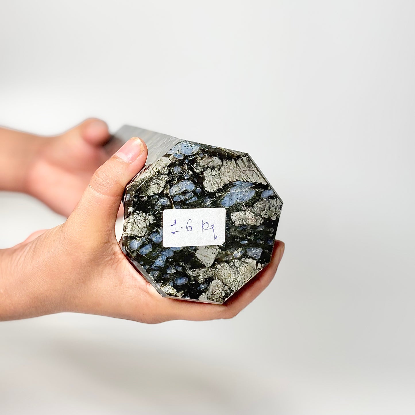 Eight Facet Snowflake Obsidian Tower –  1.6kg Striking Contrast & Balanced Presence