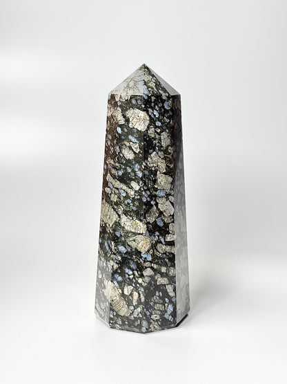 Eight Facet Snowflake Obsidian Tower –  1.6kg Striking Contrast & Balanced Presence