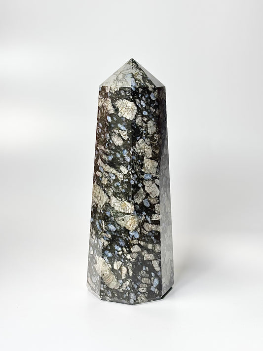 Eight Facet Snowflake Obsidian Tower –  1.6kg Striking Contrast & Balanced Presence