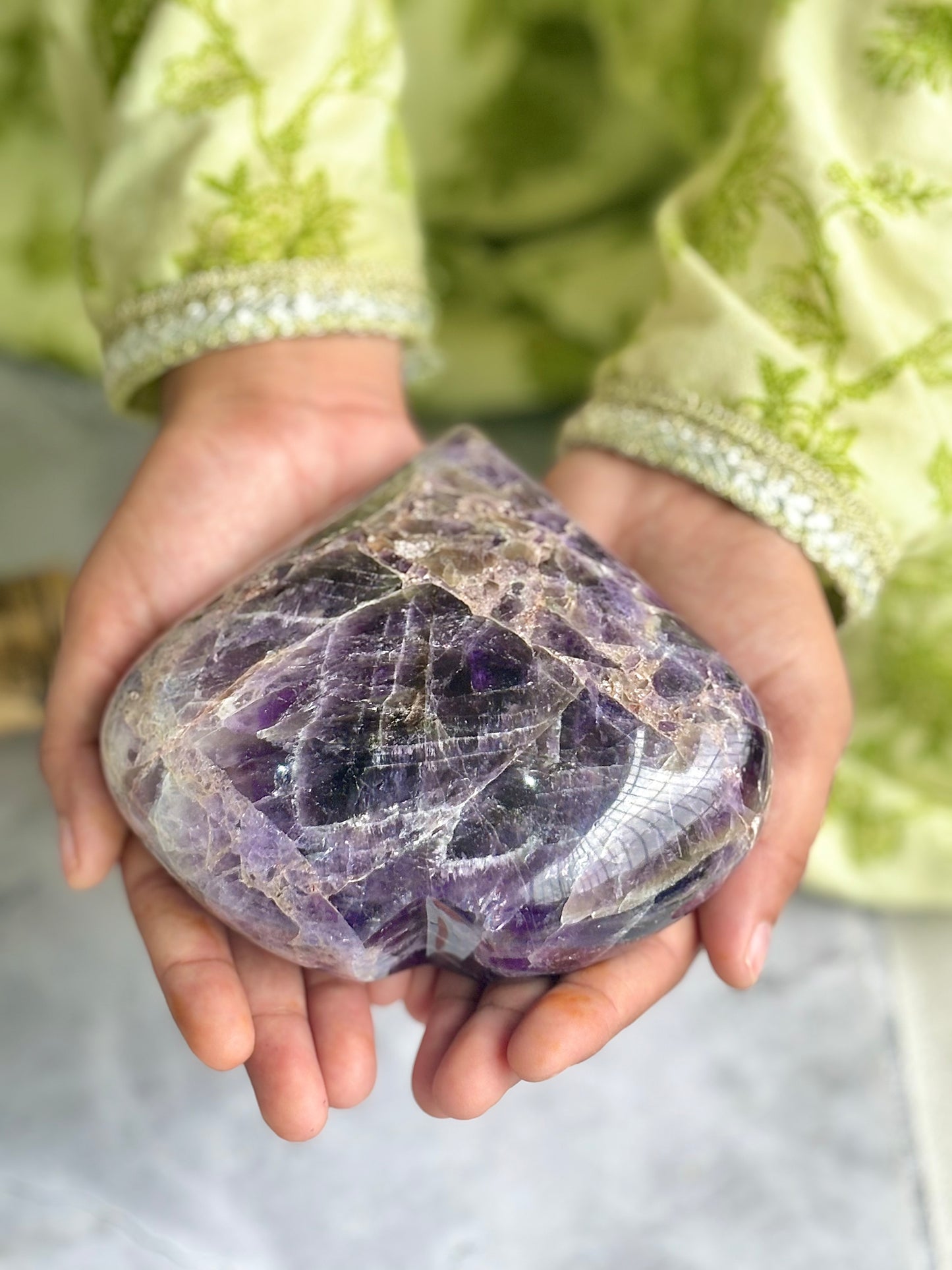 Amethyst XXL Heart |  Helps activating Third Eye & Psychic abilities