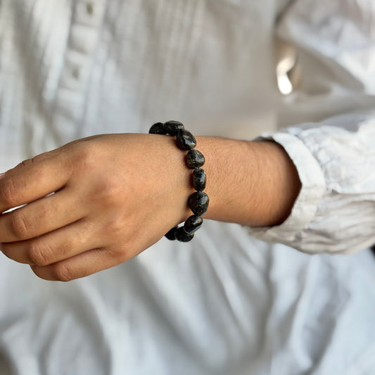 Nuummite Tumble Bracelet | Unlocking Hidden Potentials & Connecting with Inner Power