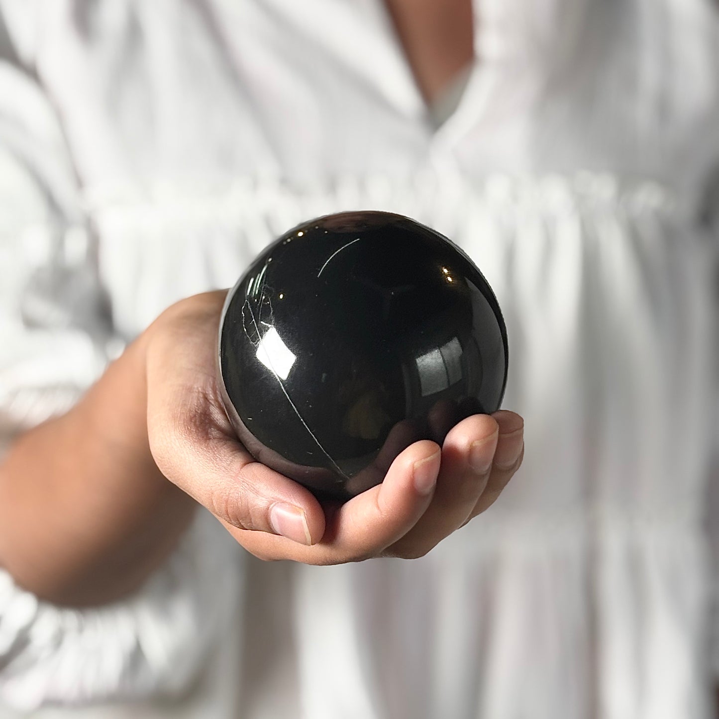 Black Obsidian Sphere 700 Gm – Grounding & Clarity