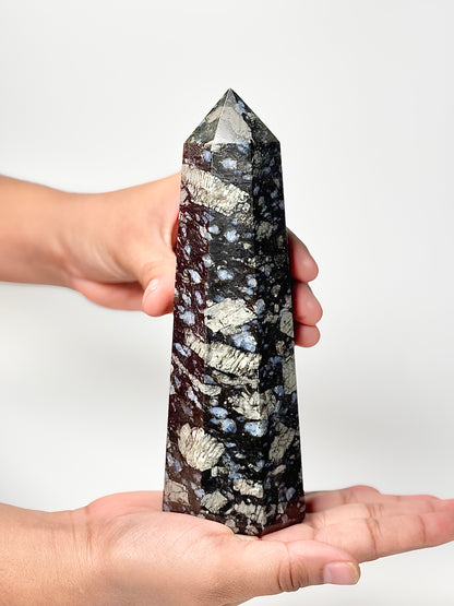 Eight Facet Snowflake Obsidian Tower –  728g Striking Contrast & Balanced Presence