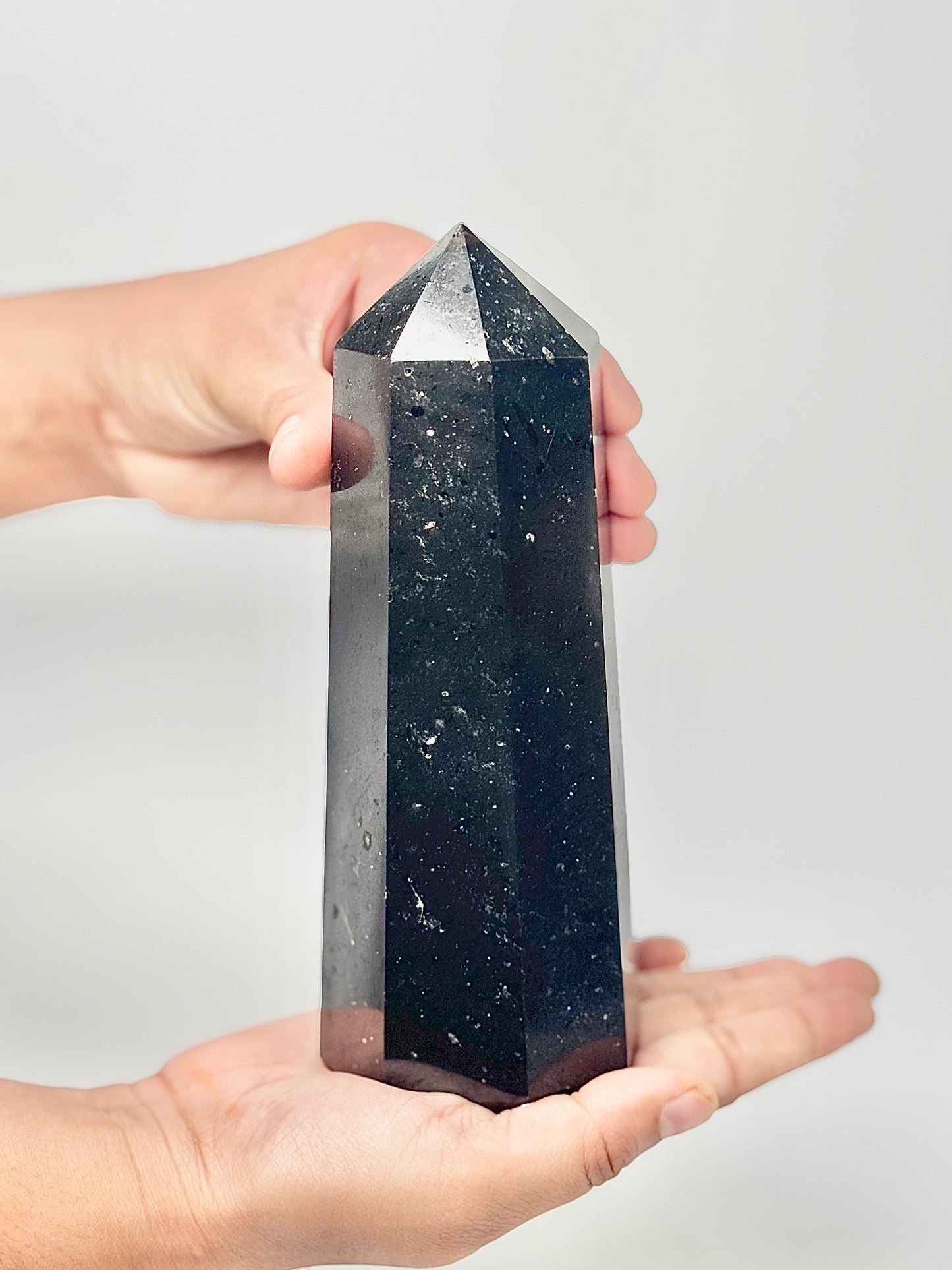 Eight Facet Black Tourmaline Tower – 1 kg - Bold Presence & Timeless Design