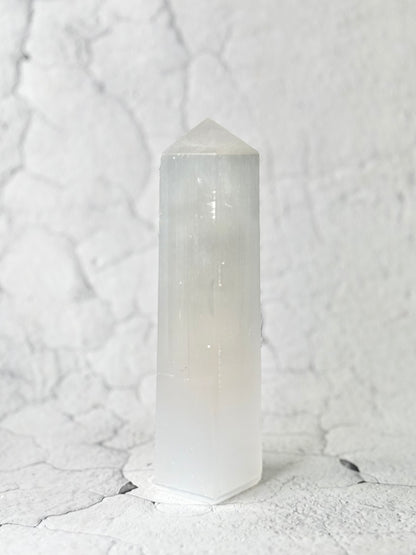 Four Facet Selenite Tower – 750g - Soft Glow & Balanced Form
