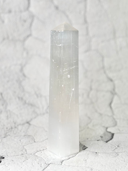 Four Facet Selenite Tower – 510g - Soft Glow & Balanced Form
