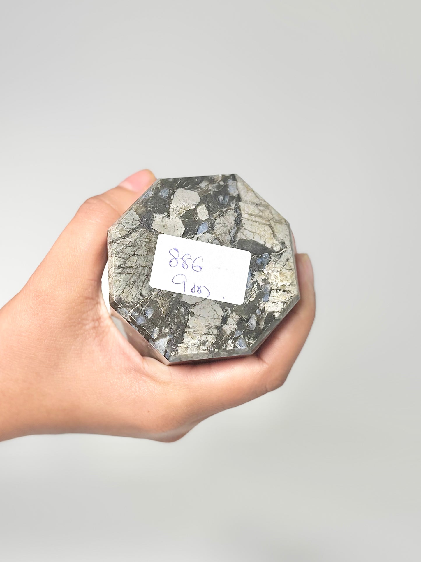 Eight Facet Snowflake Obsidian Tower – 886g Striking Contrast & Balanced Presence