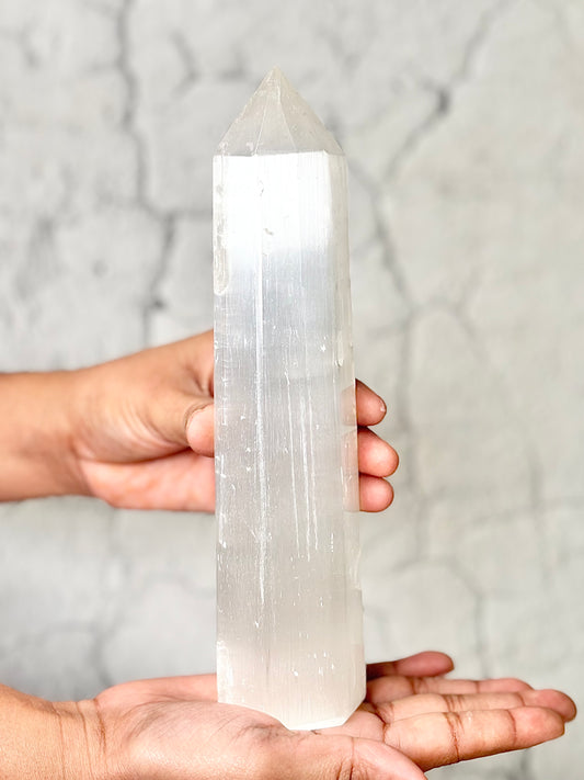 Six Facet Selenite Tower – 601g Bright Elegance & Harmonised Form