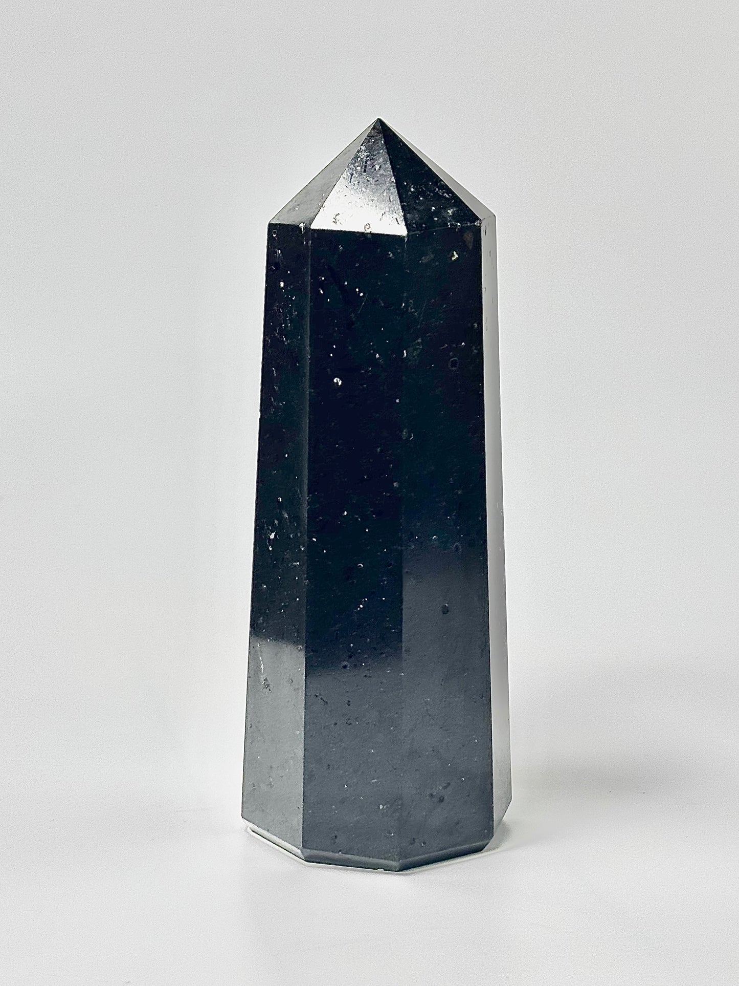 Eight Facet Black Tourmaline Tower – 1 kg - Bold Presence & Timeless Design