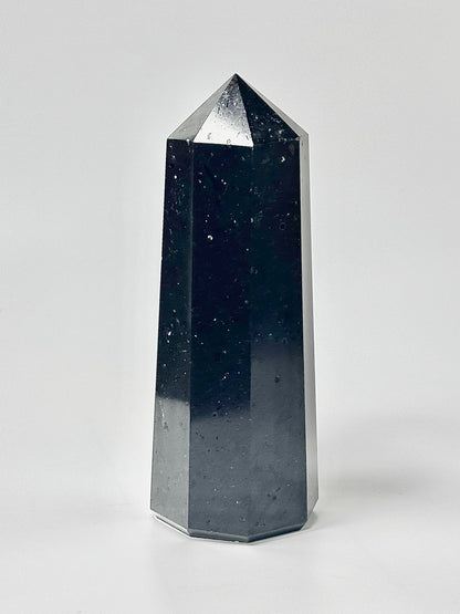 Eight Facet Black Tourmaline Tower – 1 kg - Bold Presence & Timeless Design