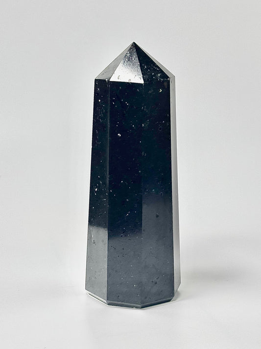 Eight Facet Black Tourmaline Tower – 1 kg - Bold Presence & Timeless Design