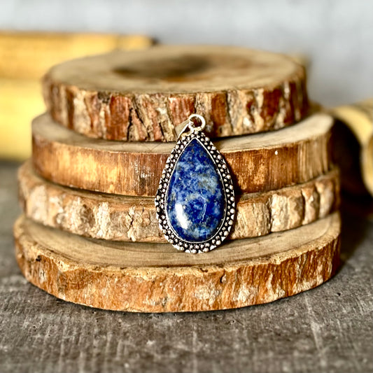 Lapis Lazuli Pendant – Wisdom & Self-Expression