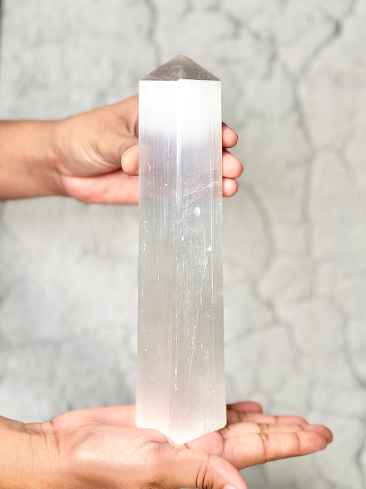 Four Facet Selenite Tower – 510g - Soft Glow & Balanced Form