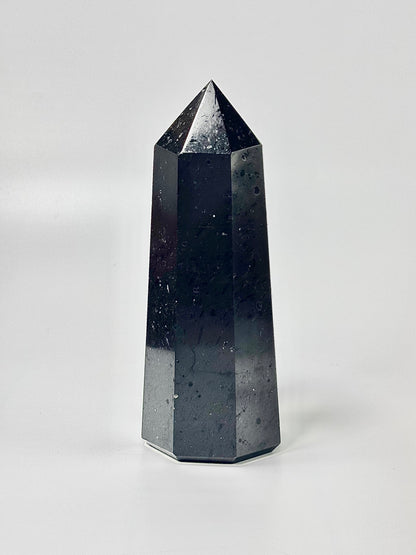 Eight Facet Black Tourmaline Tower – 1 kg - Bold Presence & Timeless Design