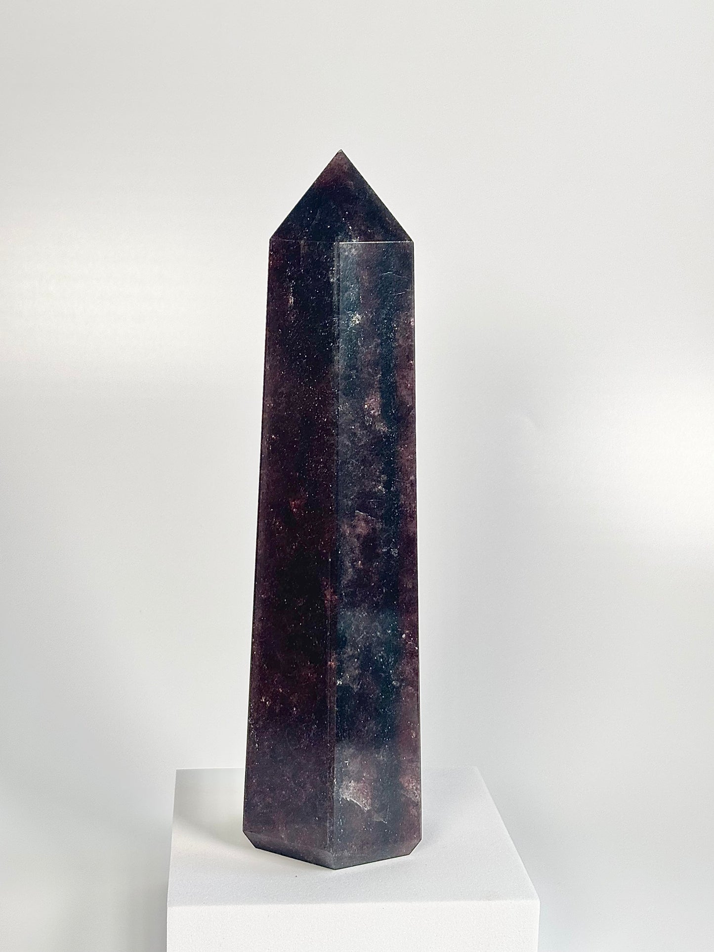 Strawberry Quartz Six -Facet Tower – 951g - Heart Chakra • Radiate Love • Embrace Joy