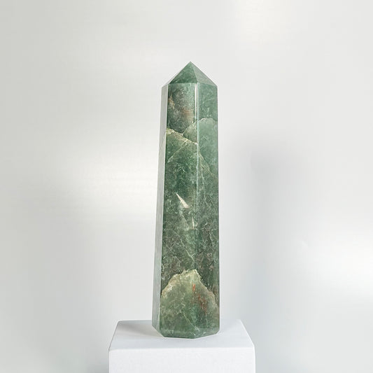 Green Strawberry Quartz Six-Facet Tower – 821g - Heart Chakra • Uplift the Spirit • Attract Harmony