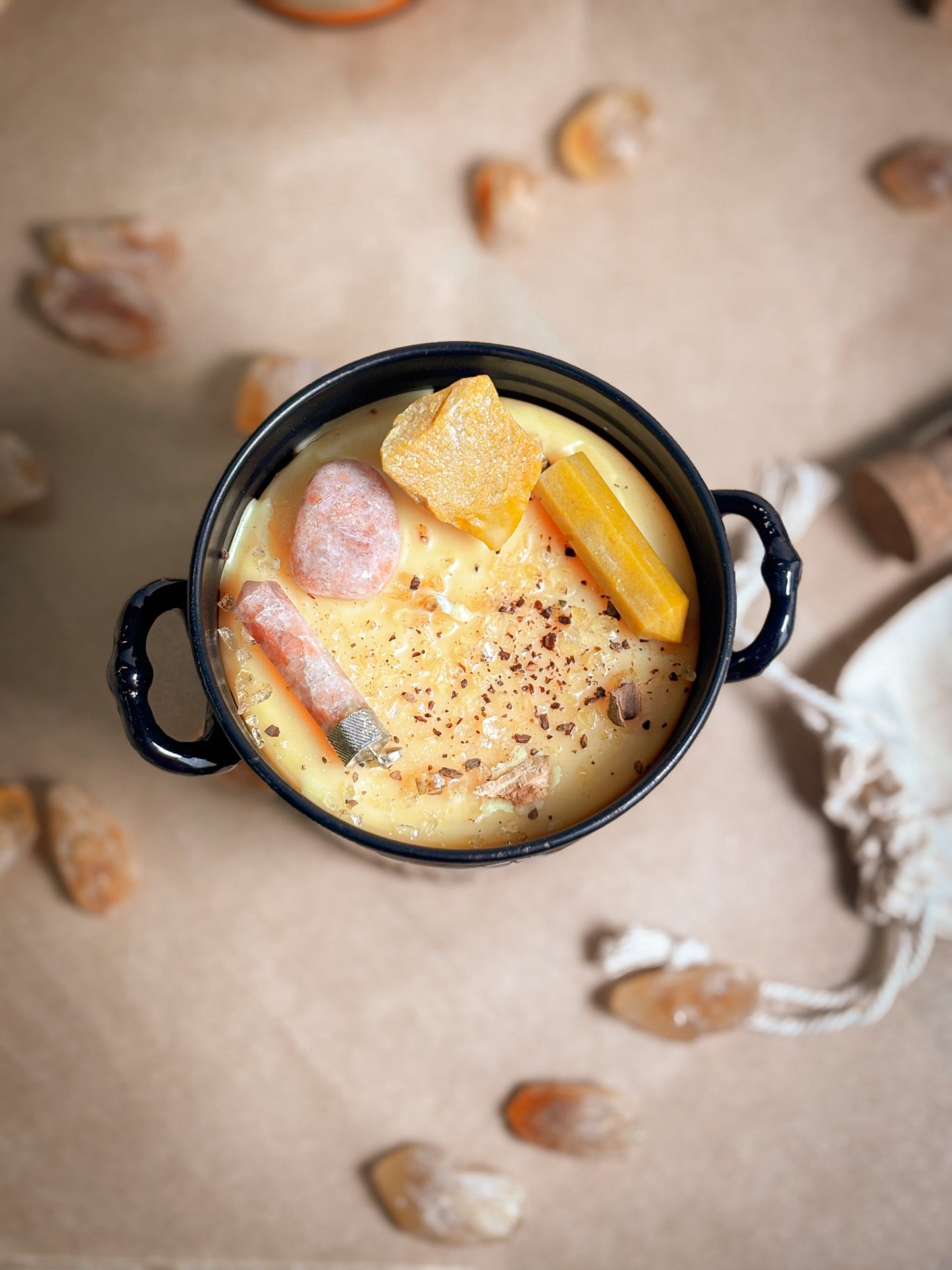 Confidence Crystal Treasure Cauldron Soy Candle - 190 g