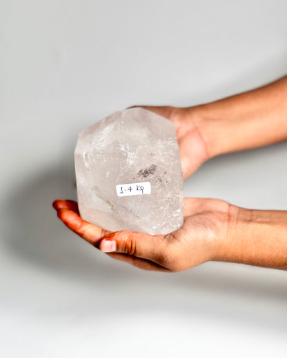 Clear Quartz Free Form – 1.4 Kg | Clarity, Focus & Amplified Intentions