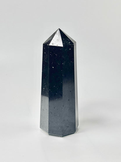 Eight Facet Black Tourmaline Tower – 1 kg - Bold Presence & Timeless Design