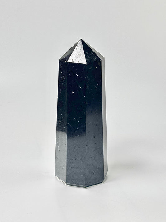Eight Facet Black Tourmaline Tower – 1 kg - Bold Presence & Timeless Design