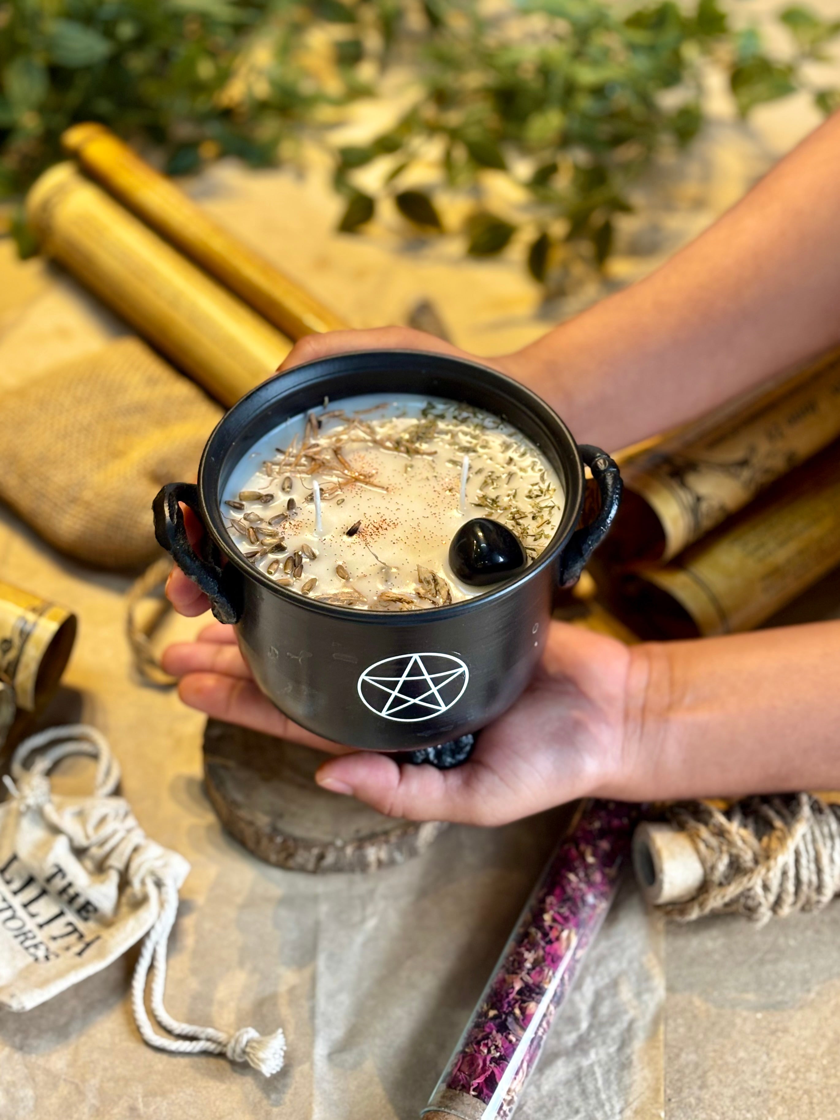 キャンドル OLGA  CANDLE Ends Evil Three nuns Cauldron Candles – The Lilith store
